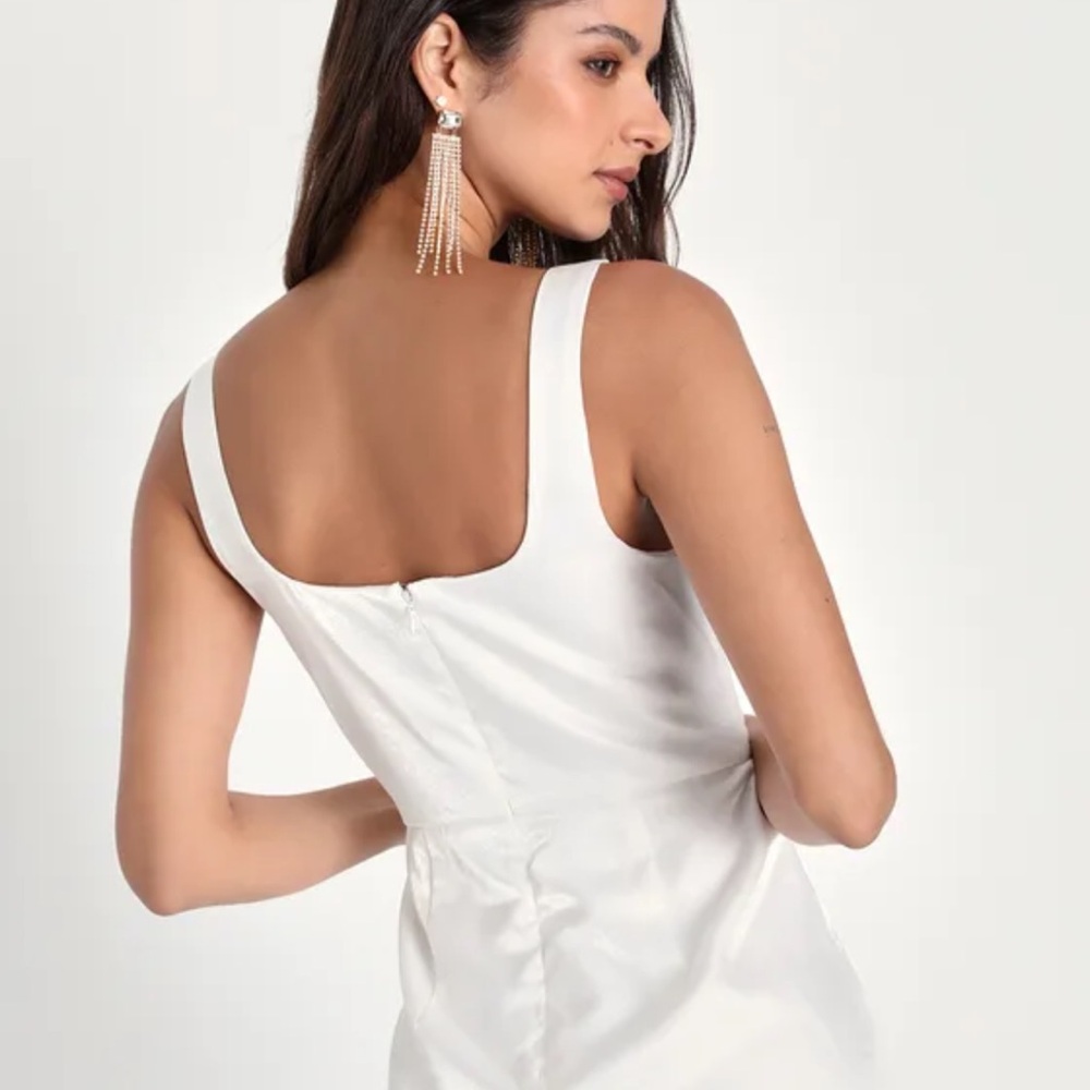 Elegant White Dress - Picture 3 of 3